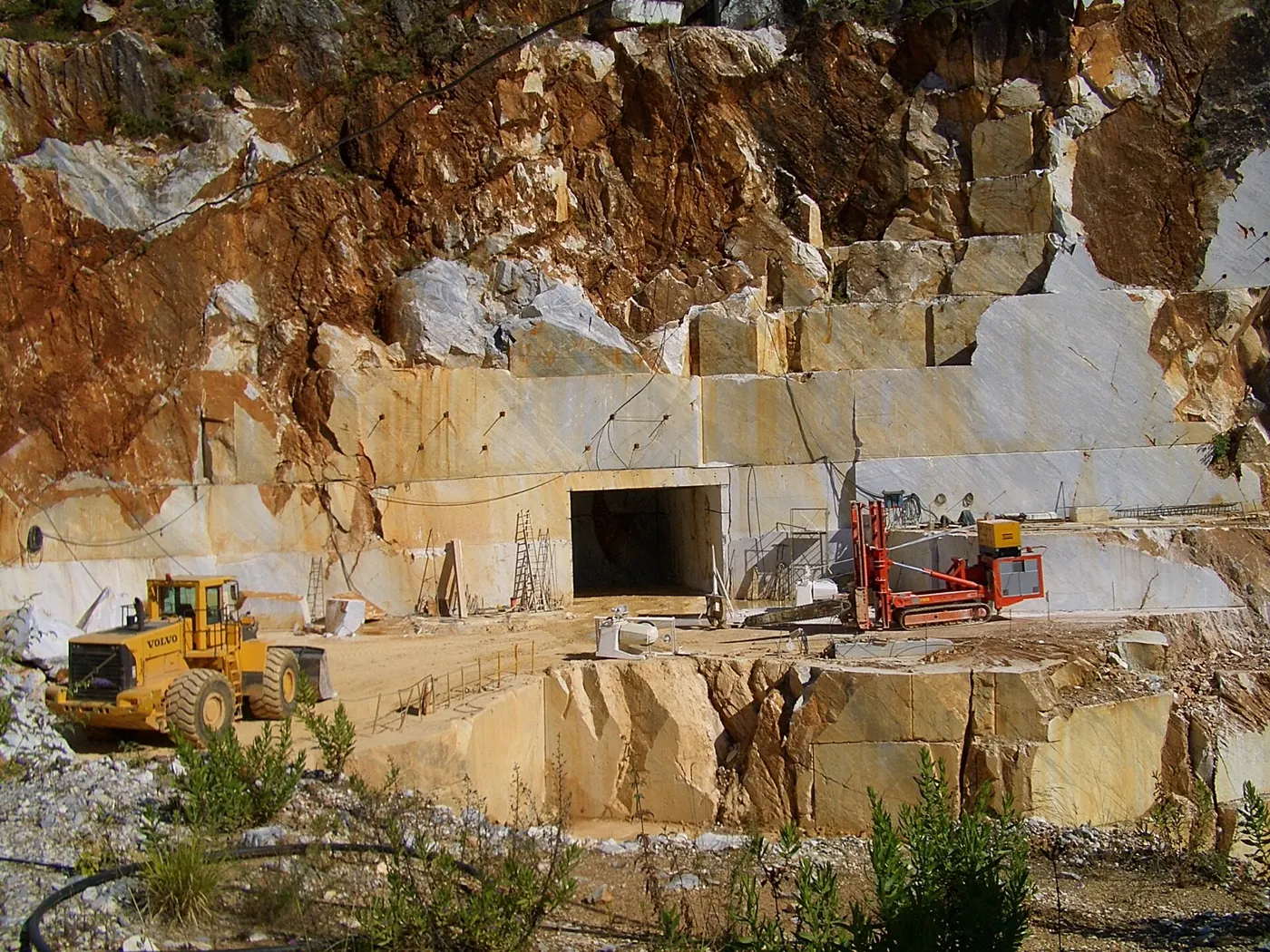 Wire-cut stone blocks at a quarry face